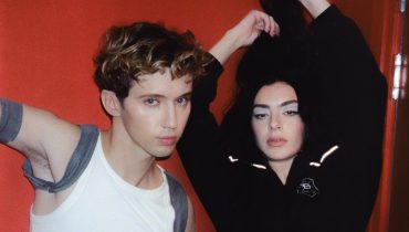 Charli xcx i Troye Sivan przedstawiają „Talk talk”