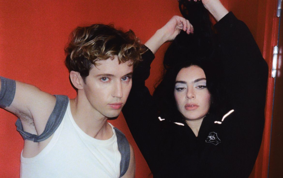 Charli xcx i Troye Sivan przedstawiają „Talk talk”