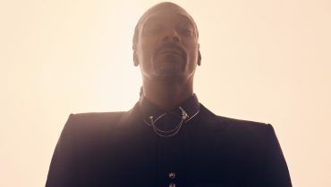 Snoop Dogg z singlem „Gorgeous” z albumu wyprodukowanego przez Dr. Dre