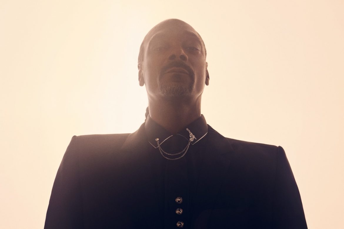 Snoop Dogg z singlem „Gorgeous” z albumu wyprodukowanego przez Dr. Dre