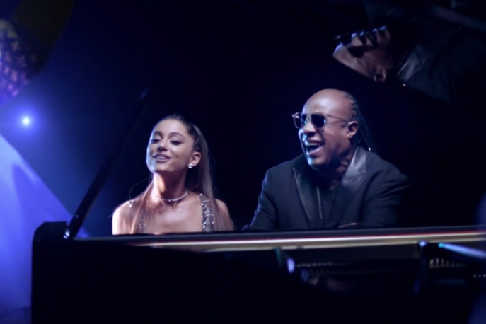Stevie Wonder i Ariana Grande w klipie do „Faith”