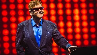 Elton John ma naszyjnik zrobiony z własnej rzepki