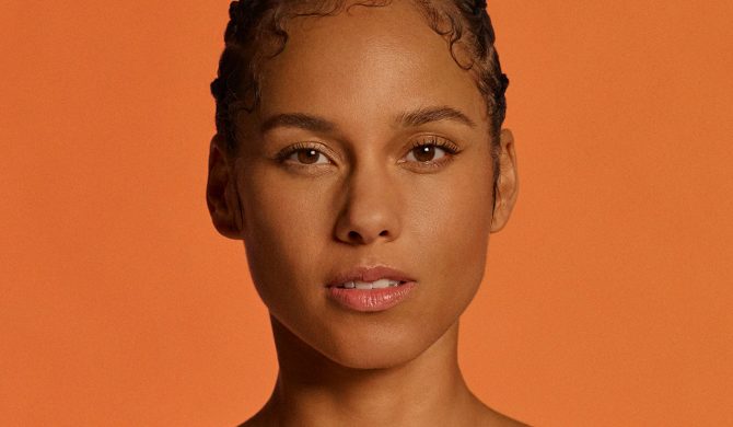 Alicia Keys wspomina promocję debiutanckiej płyty. „Fotograf chciał, bym pokazała mu trochę ciała”