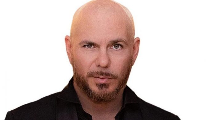 Pitbull próbuje wymazać gwiazdę pop ze swojego hitu?