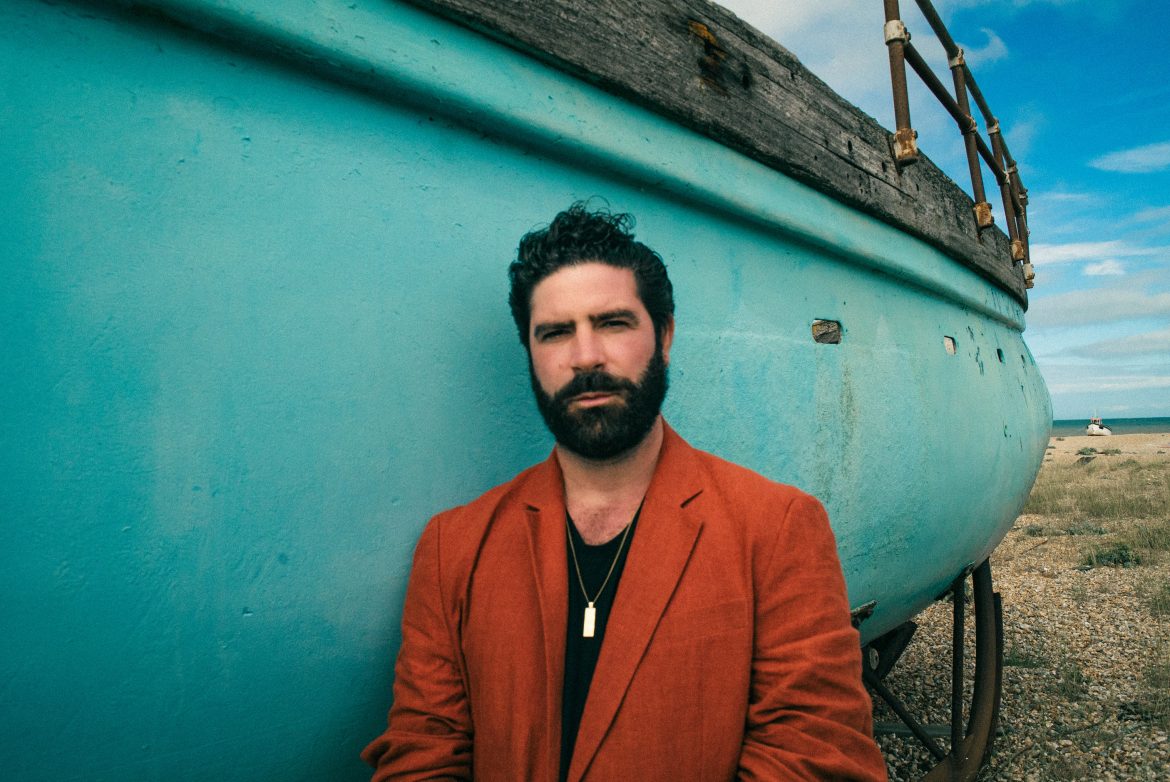 Yannis & The Yaw – frontman Foals prezentuje klip do singla „Rain Can’t Reach Us”