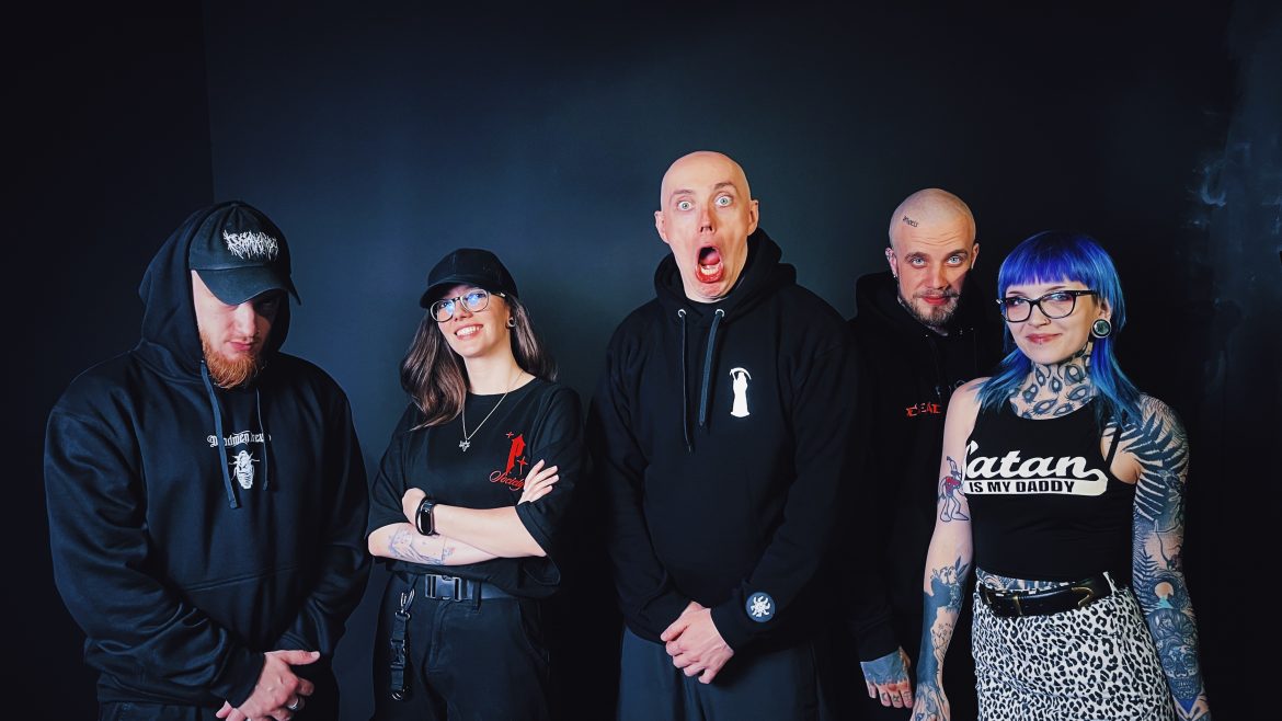 Słoń i Deadmen Crew z „Diabłami”