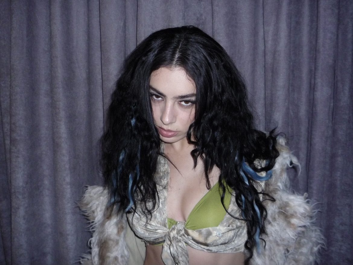 Charli XCX z zupełnie nową wersją krążka „brat”