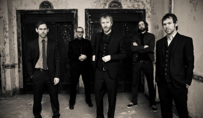 The National w sklepach