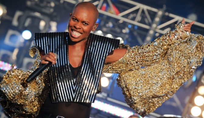 Złote płyty dla Collinsa, Claptona i Skunk Anansie