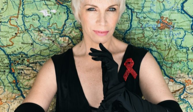 Elżbieta II uhonorowała Annie Lennox