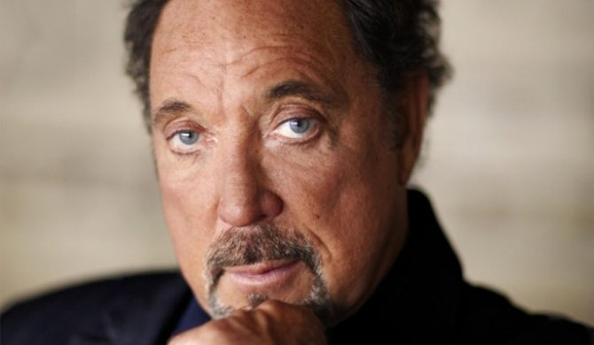 Tom Jones wraca na Wyspy