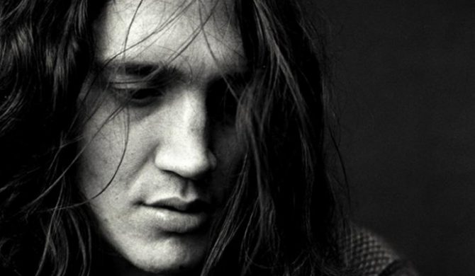 John Frusciante boi się o swoją rodzinę