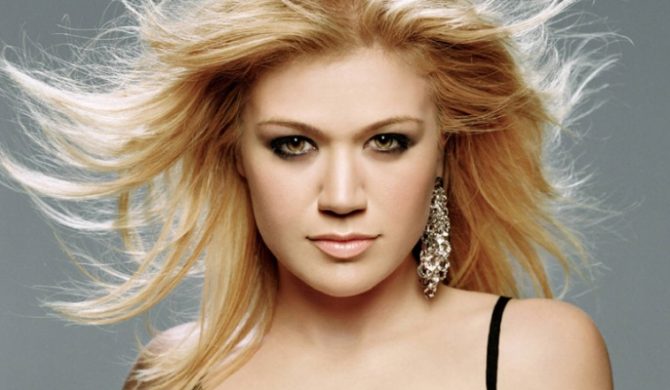 Zobacz nowy teledysk Kelly Clarkson