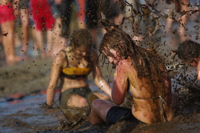 Błotne zabawny Woodstock`owiczów (Foto)