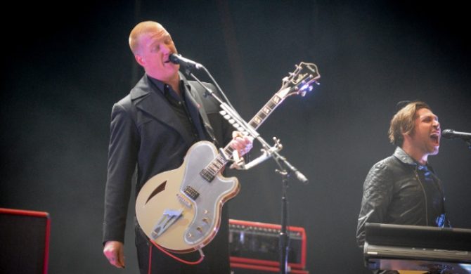 Zobacz koncert Queens Of The Stone Age z Open`era (wideo)