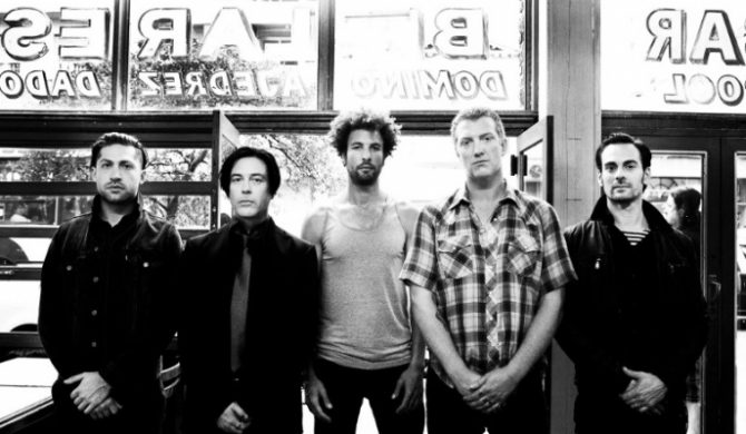 QOTSA i Vampire Weekend coverują Robina Thicke