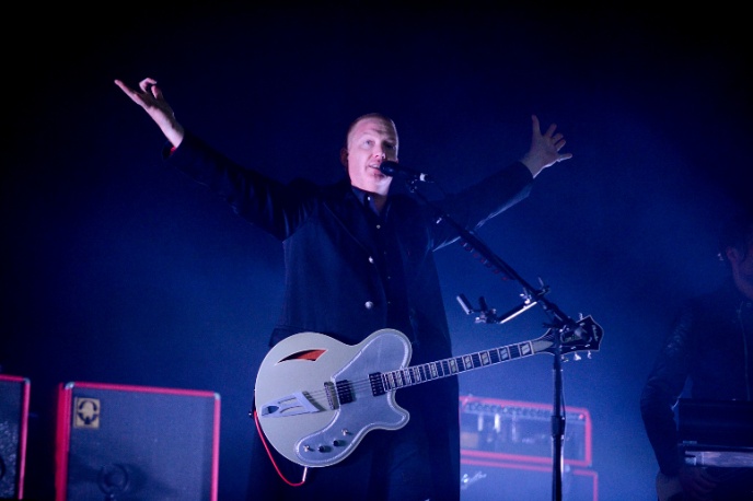 Queens Of The Stone Age zagrali dla PBS (wideo)