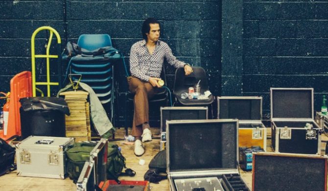 Nick Cave & The Bad Seeds promują koncertówkę (wideo)