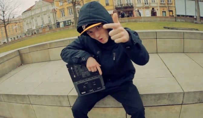 FAV, Soker, Czeski, Wicher, Arski, Duchu, Konik, Junes – „Vibe tu jest” (wideo)