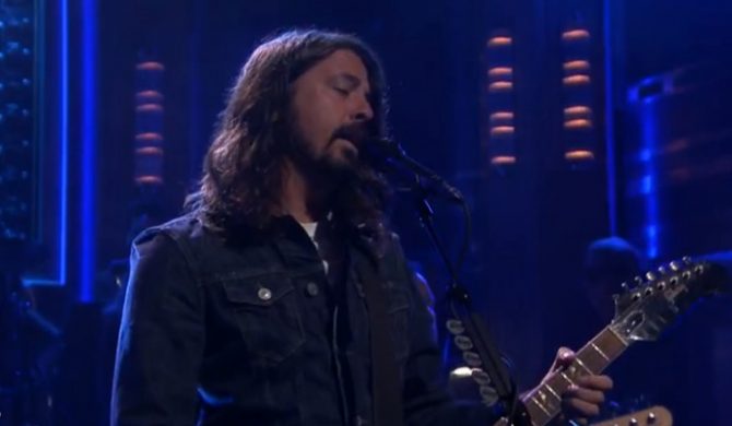 Foo Fighters z orkiestrą u Fallona (wideo)