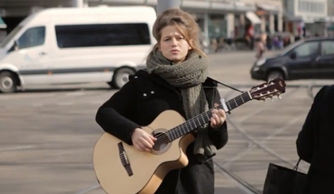 Selah Sue śpiewa na ulicy (wideo)