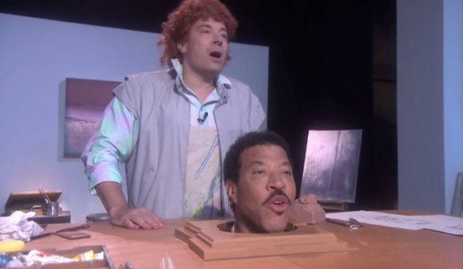 Jimmy Fallon i Lionel Richie parodiują klip do „Hello”