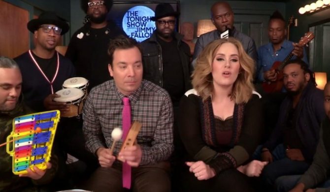 Adele, Jimmy Fallon, The Roots i dziecięce instrumenty – zobaczcie znakomitą wersję „Hello”