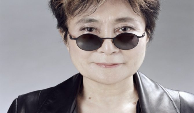 Yoko Ono pisze