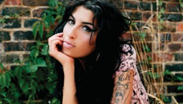 Amy Winehouse pije z nudów