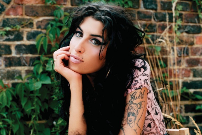 Amy Winehouse pije z nudów