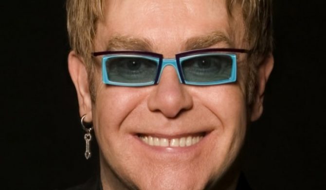 Elton John w ruinach