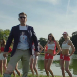 Filip Chajzer też trzyma kciuki. Zobacz klip do piosenki „Polska gra”
