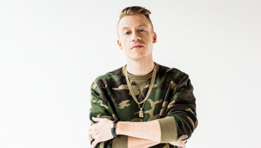 Nagi Justin Bieber. Po co Macklemore’owi taki obraz?