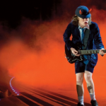 Angus Young z AC/DC gościem Guns N’ Roses (wideo)