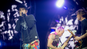 Wokalista Red Hot Chili Peppers: „Filmowanie koncertów nie pozwala żyć chwilą”