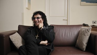 Tony Iommi wygrywa z nowotworem