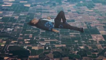 Gigantyczni muzycy w miniaturowym świecie. Nowy klip Coldplay