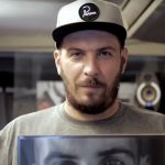 Ostry znów buszuje w Asfalt Shopie. „Ta płyta to arcydzieło”