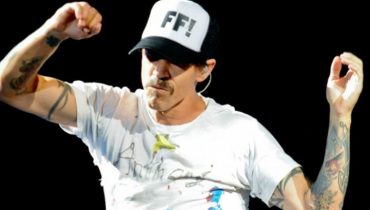 Anthony Kiedis w szpitalu na dłużej. Kolejny koncert odwołany
