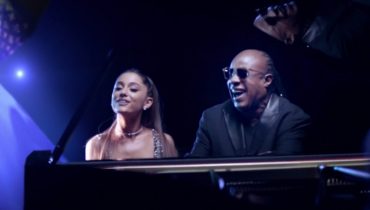 Stevie Wonder i Ariana Grande w klipie do „Faith”