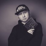 „Całe życie razem” – Deys komentuje debiut na OLiS obok Solara i Białasa