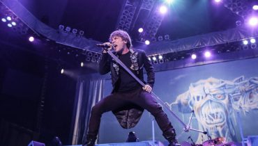 Iron Maiden przed koncertem w Krakowie grali w piłkę