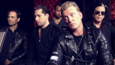 Queens Of The Stone Age uhonorowali Anthony’ego Bourdaina