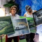 Obrazy przedstawiające samochody TDF-a na licytacji