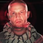 Uczestnik programu „Agent – gwiazdy” atakuje Peję