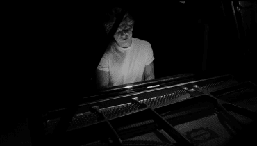 Charlie Puth śpiewa o akceptacji siebie