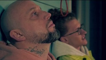 Peja i Young Igi w nowym klipie promującym „25_godzin”