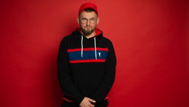 Zostajesz w domu? Sklepy internetowe kuszą promocjami, ale KęKę decyduje się na przeciwny krok