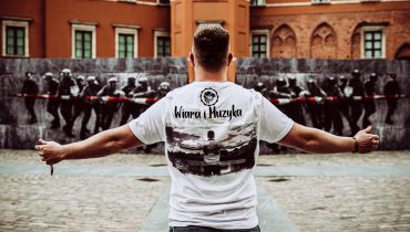 Tomasz Stach Stachowski prezentuje „Tęczówkę”