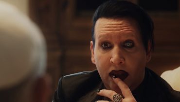 Marilyn Manson odwiedza Jana Pawła III w „Nowym papieżu” (wideo)